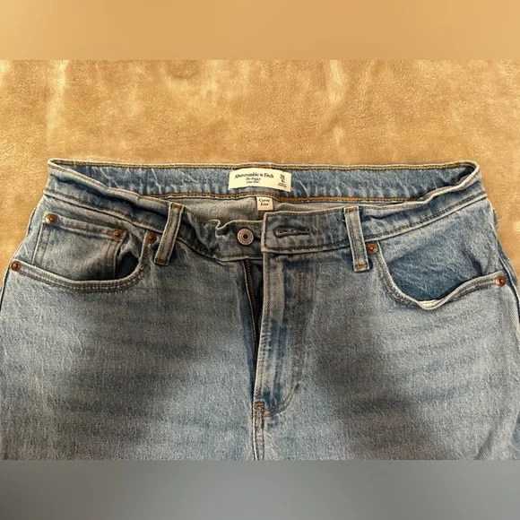 Abercrombie & Fitch Baggy Low Rise Curve Love Jean - Picture 3 of 5